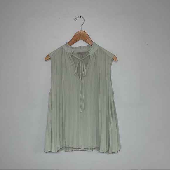 H&M Pleated Blouse Women's Size Medium Light Green Sage Sleeveless‎ Flowy A-Line - Picture 5 of 9